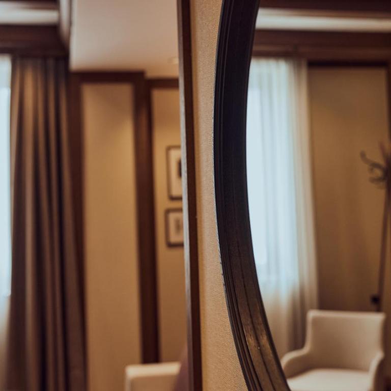 Grey Family Hotel - Deluxe Apartment - 1