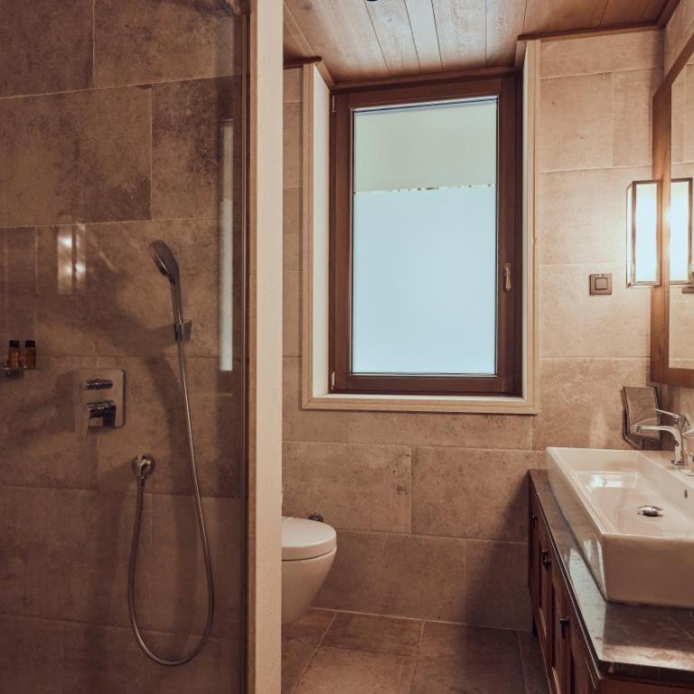 Grey Family Hotel - Deluxe Apartment - 3