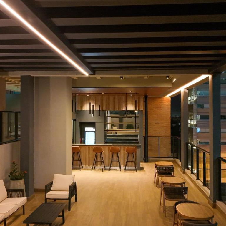 Apartment just steps from Shopping del Sol. - Apartment - 28