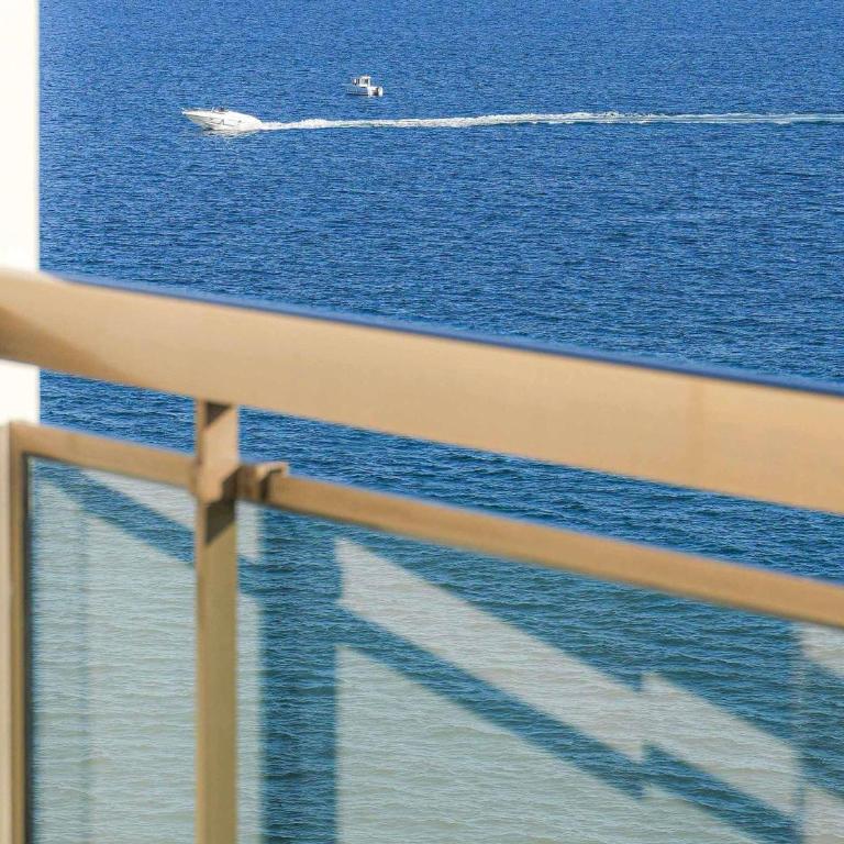 Pullman Cannes Mandelieu - Chambre de Luxe avec Terrasse - Vue sur Mer - 1