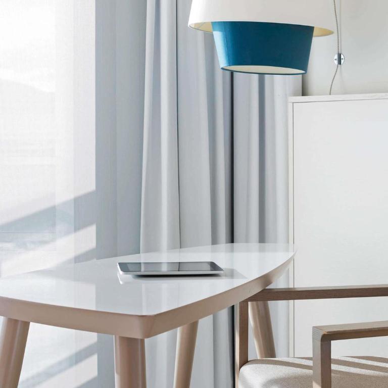 Pullman Cannes Mandelieu - Chambre Classique avec Terrasse - Vue Partielle sur Mer - 2