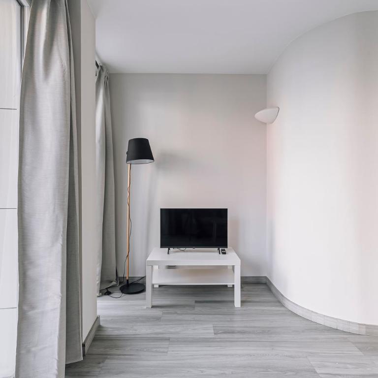 Weflating Barcelona Sants - Two-Bedroom Apartment with Balcony - 44