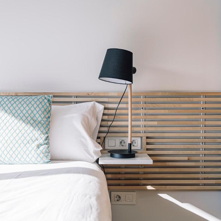 Weflating Barcelona Sants - Two-Bedroom Apartment with Balcony - 37