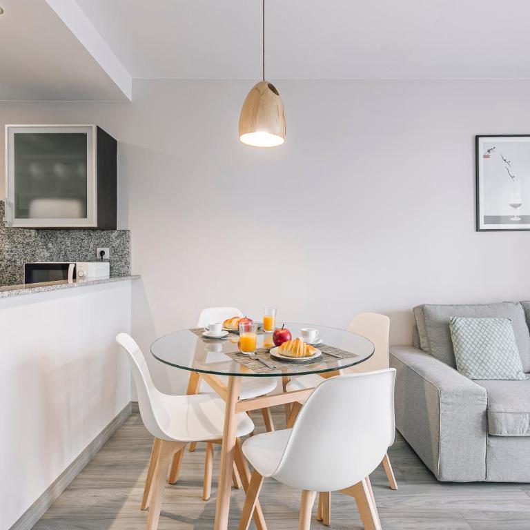 Weflating Barcelona Sants - Two-Bedroom Apartment with Balcony - 18