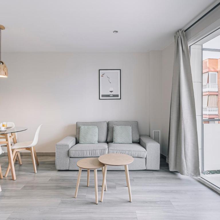 Weflating Barcelona Sants - Two-Bedroom Apartment with Balcony - 10