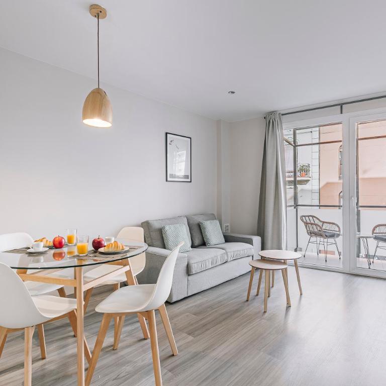 Weflating Barcelona Sants - Two-Bedroom Apartment with Balcony - 6