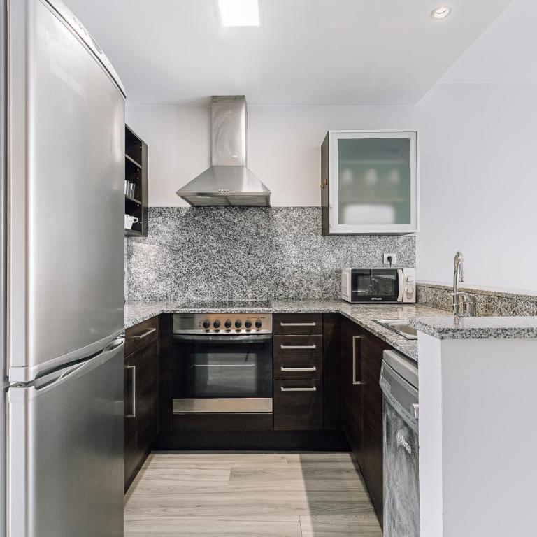 Weflating Barcelona Sants - Two-Bedroom Apartment with Balcony - 4