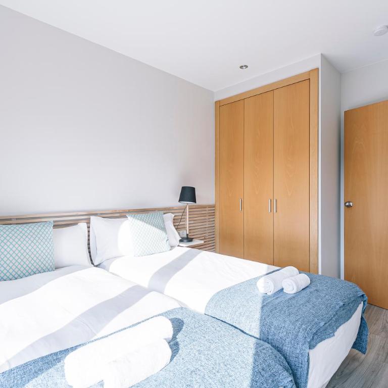 Weflating Barcelona Sants - Two-Bedroom Apartment with Balcony - 3
