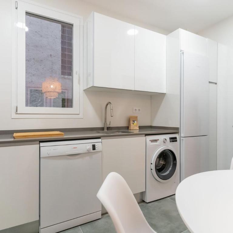 Renovated Modern -4 bedrooms 2baths-Salamanca - Apartment - 10