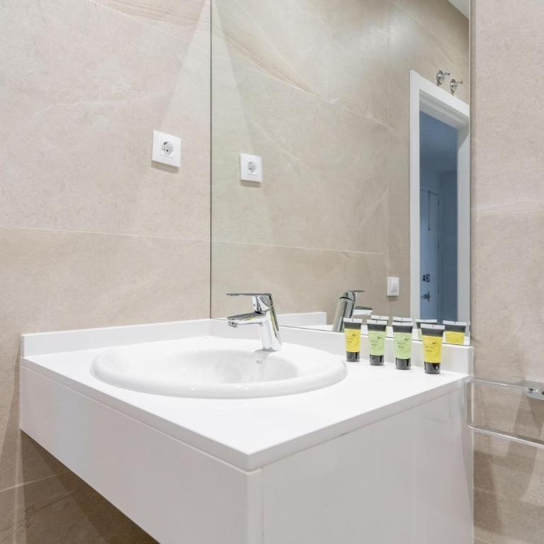 Renovated Modern -4 bedrooms 2baths-Salamanca - Apartment - 34