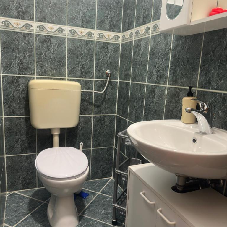 Apartments Naresi Mostar - Two-Bedroom Apartment with Balcony - 22