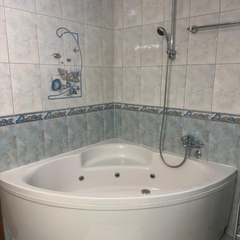 Apartments Naresi Mostar - Two-Bedroom Deluxe Apartment with Balcony - 14
