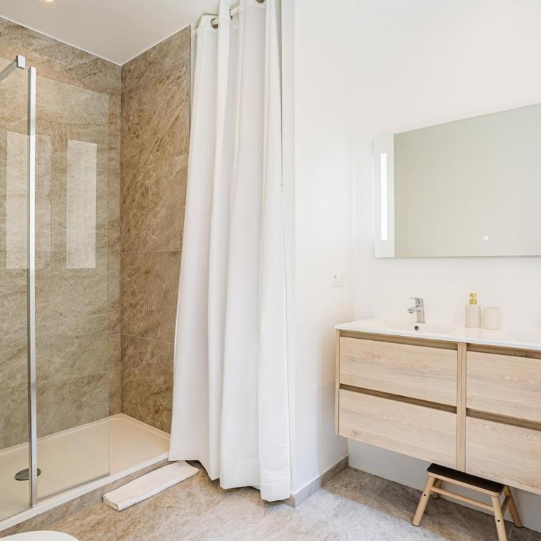 Elegant Parisian Minimalism near Arc de Triomphe - Appartement 2 Chambres - 11