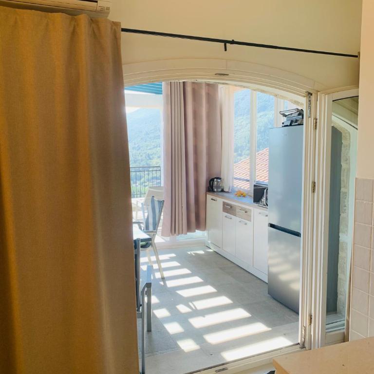Iris Lucici Aparts - One-Bedroom Apartment - 8