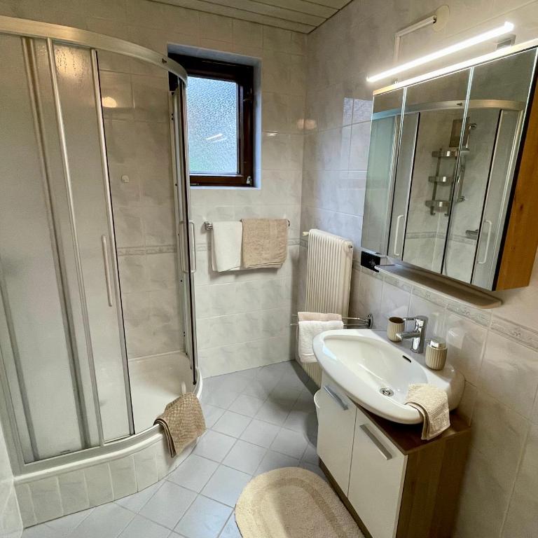 Ferienwohnung Elisabeth - Three-Bedroom Apartment with Balcony - 13