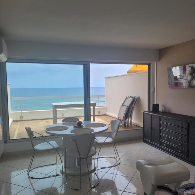 Bleu horizon Canet - Three-Bedroom Apartment - 2