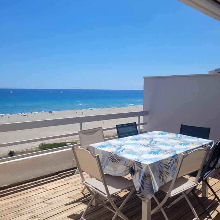 Bleu horizon Canet - Three-Bedroom Apartment - 24