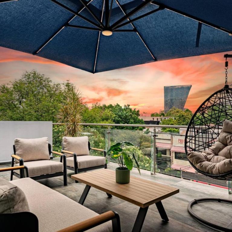 Exquisite Rooftop Retreat Near Lincoln Park - Apartamento - 2