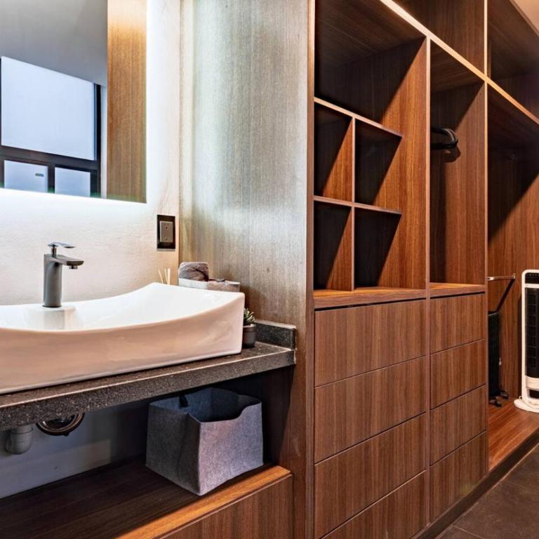 Two-in-One Group Haven with Terrace, Wifi & Comfort - Appartement - 7