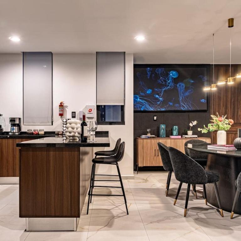 Two-in-One Group Haven with Terrace, Wifi & Comfort - Appartement - 16