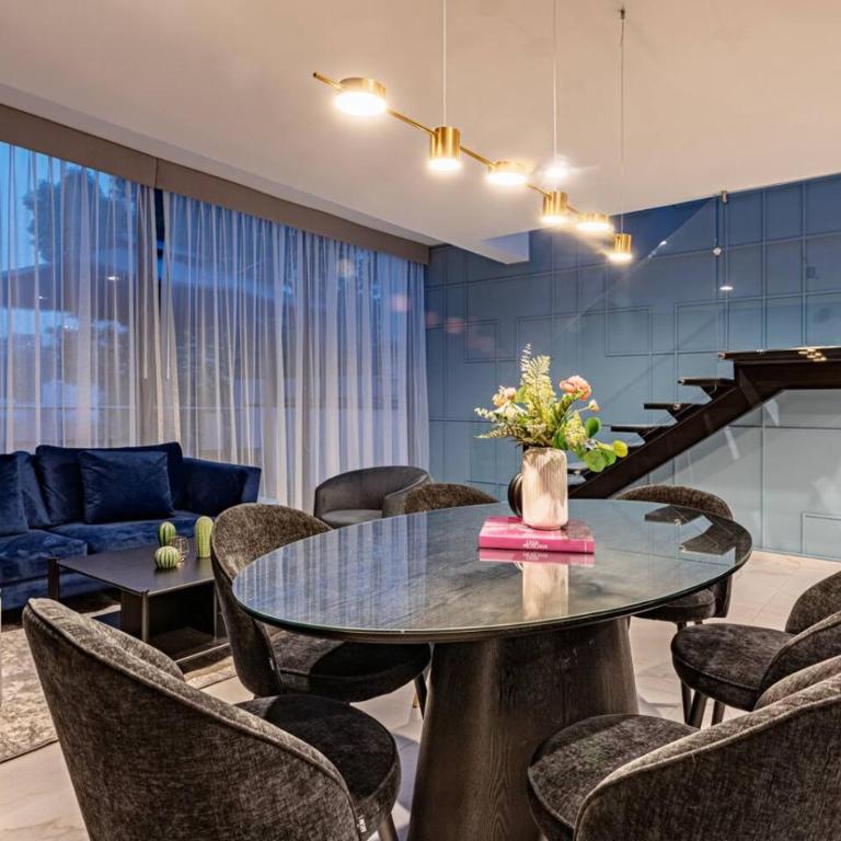 Two-in-One Group Haven with Terrace, Wifi & Comfort - Appartement - 19