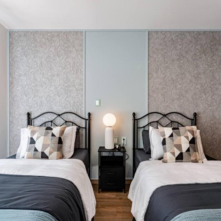 Two-in-One Group Haven with Terrace, Wifi & Comfort - Appartement - 42