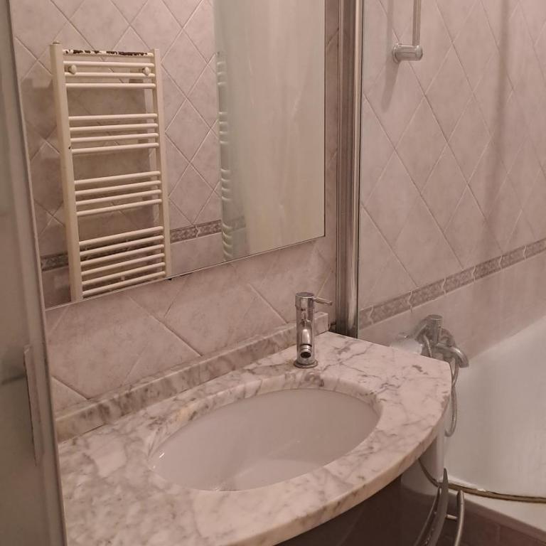 Italia61 Metro House - One-Bedroom Apartment - 11