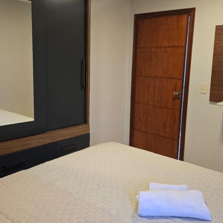 Amplia y Moderna Casa, en inmejorable ubicación - Three-Bedroom House - 16