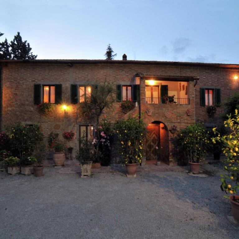 Belvilla by OYO Casale le Capanne - Casa Vacanza con 5 Camere da Letto - 4