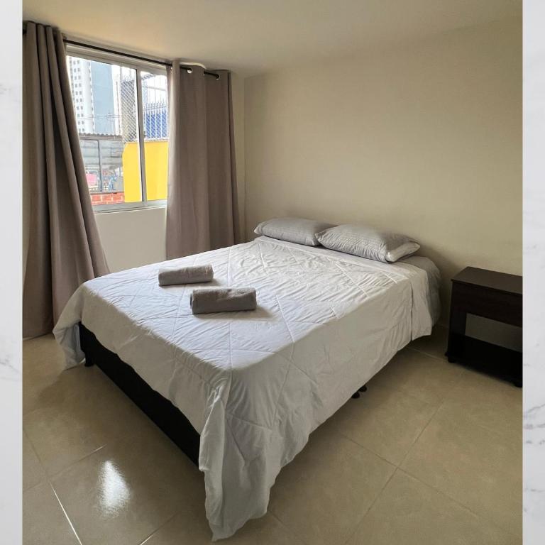 Casa amoblada 10 personas 4 habitaciones - Frente al terminal y cable aereo, Expoferias, Bosque Popular y Termales del Otoño - Apartamento - 12