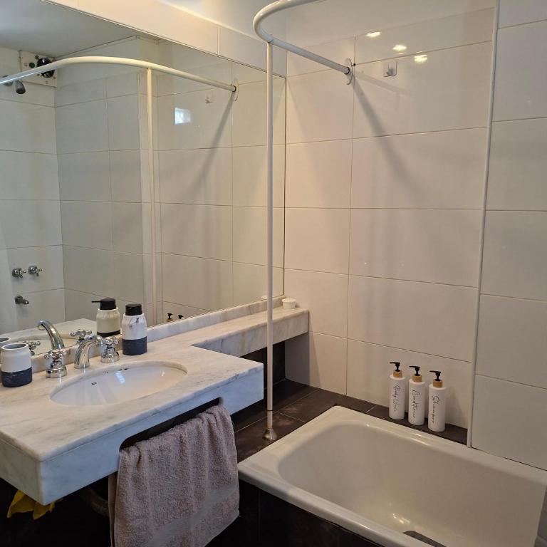 Cómodo departamento en Barrio Martin - One-Bedroom Apartment - 3