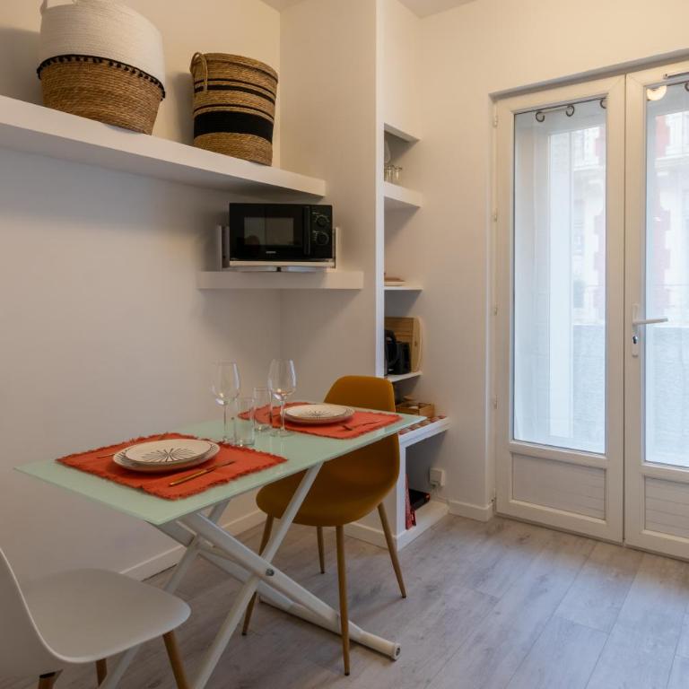 2 pièces coup de cœur, balcon ensoleillé, 5 min à pied du sanctuaire - Appartement 1 Chambre avec Balcon et Vue sur la Ville - 15