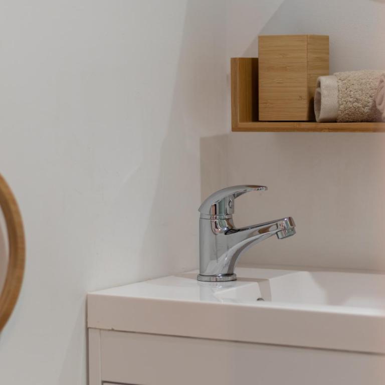 2 pièces coup de cœur, balcon ensoleillé, 5 min à pied du sanctuaire - Appartement 1 Chambre avec Balcon et Vue sur la Ville - 20