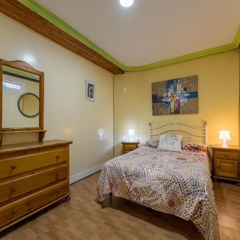Apartment with communal pool and garden - Two-Bedroom Apartment - 16