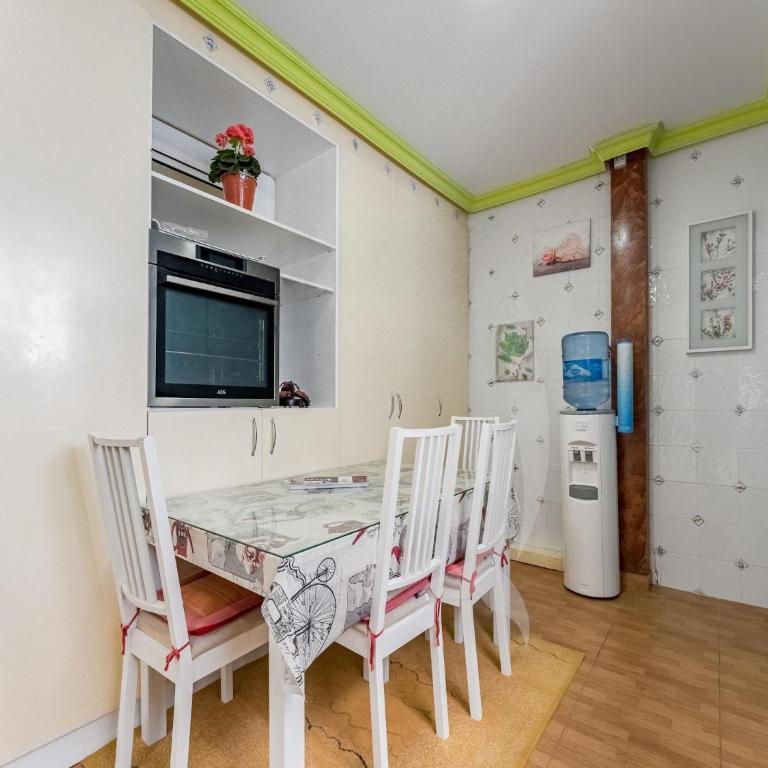 Apartment with communal pool and garden - Two-Bedroom Apartment - 11