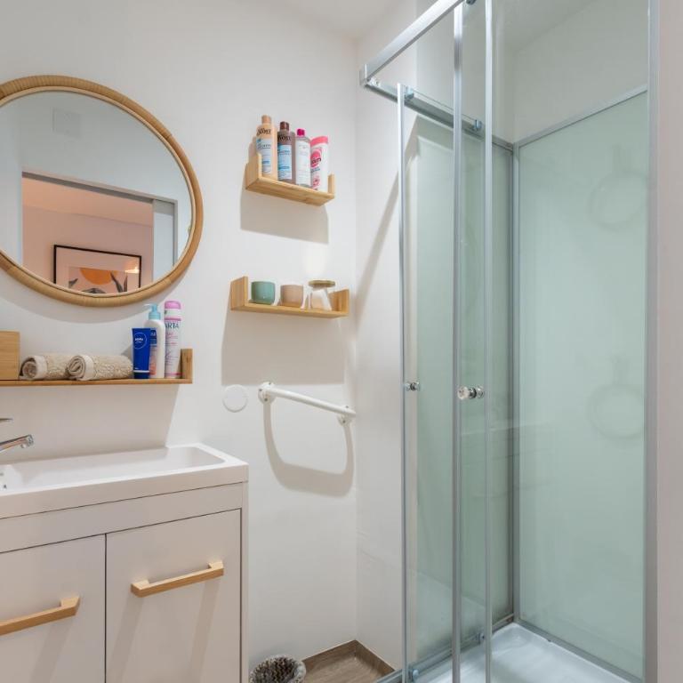 2 pièces coup de cœur, balcon ensoleillé, 5 min à pied du sanctuaire - Appartement 1 Chambre avec Balcon et Vue sur la Ville - 19