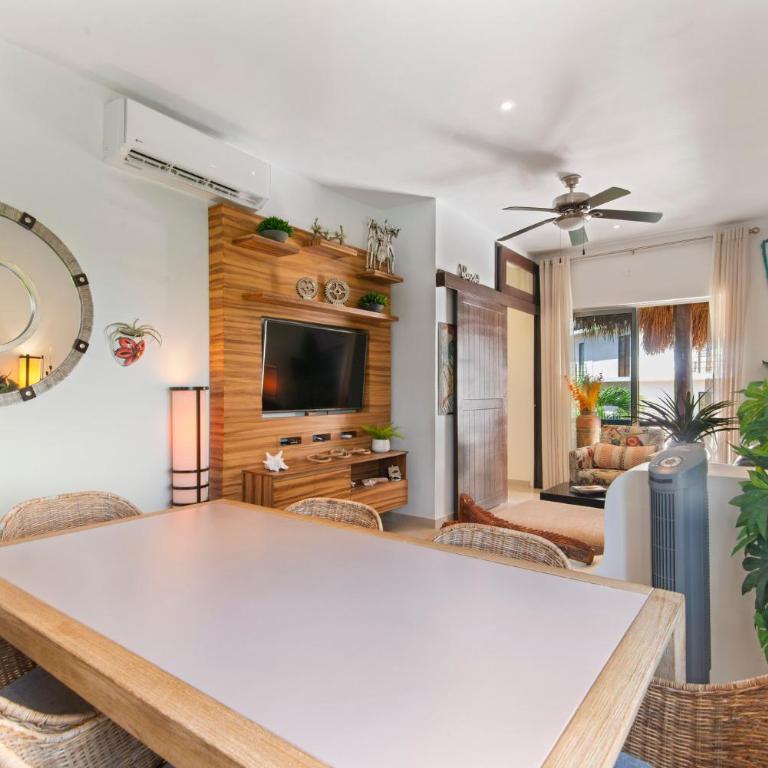 Rooftop Penthouse 150m to Beach & 280m to 5th Ave - Three-Bedroom Premium Apartment with Balcony - 25