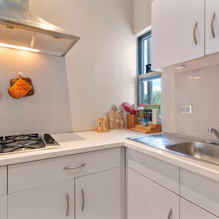 Rooftop Penthouse 150m to Beach & 280m to 5th Ave - Three-Bedroom Premium Apartment with Balcony - 30