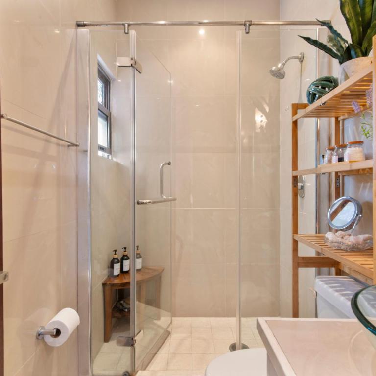 Rooftop Penthouse 150m to Beach & 280m to 5th Ave - Three-Bedroom Premium Apartment with Balcony - 35