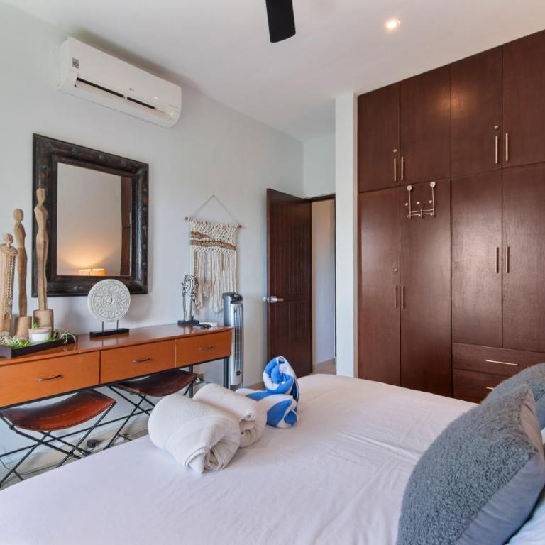 Rooftop Penthouse 150m to Beach & 280m to 5th Ave - Three-Bedroom Premium Apartment with Balcony - 28