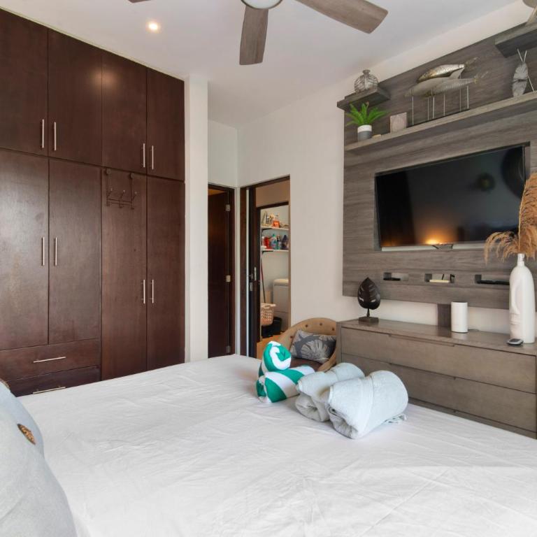 Rooftop Penthouse 150m to Beach & 280m to 5th Ave - Three-Bedroom Premium Apartment with Balcony - 11