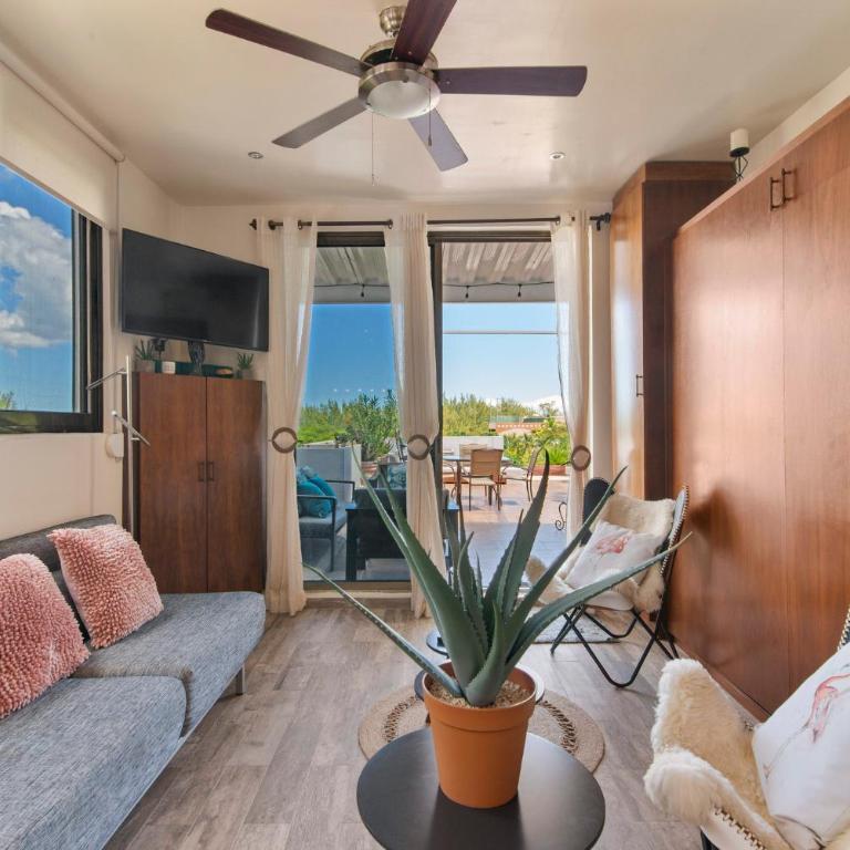 Rooftop Penthouse 150m to Beach & 280m to 5th Ave - Three-Bedroom Premium Apartment with Balcony - 12