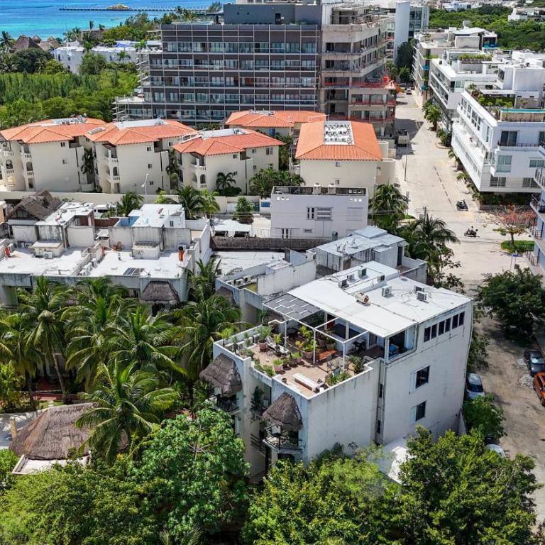 Rooftop Penthouse 150m to Beach & 280m to 5th Ave - Three-Bedroom Premium Apartment with Balcony - 59