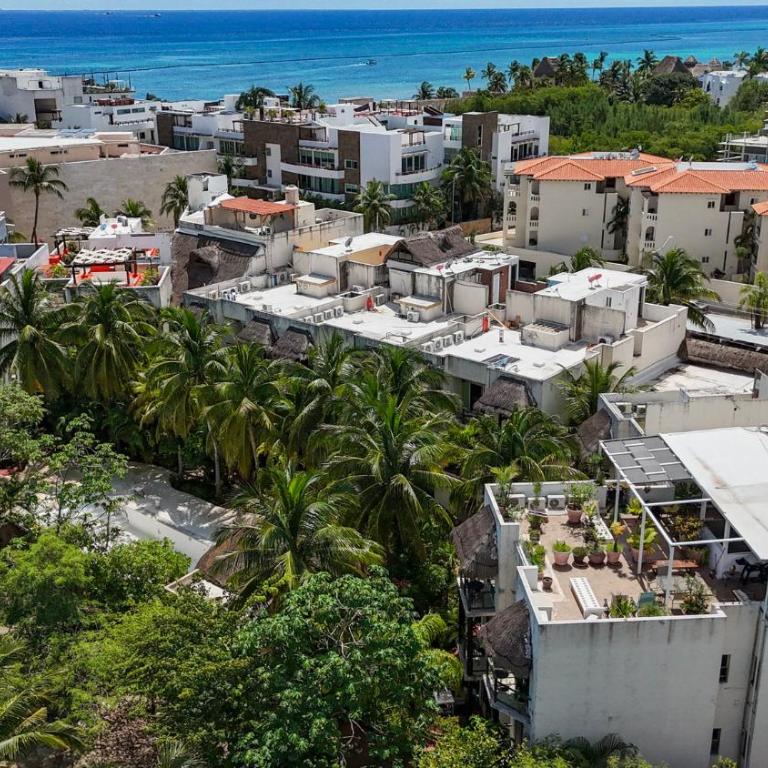 Rooftop Penthouse 150m to Beach & 280m to 5th Ave - Three-Bedroom Premium Apartment with Balcony - 52
