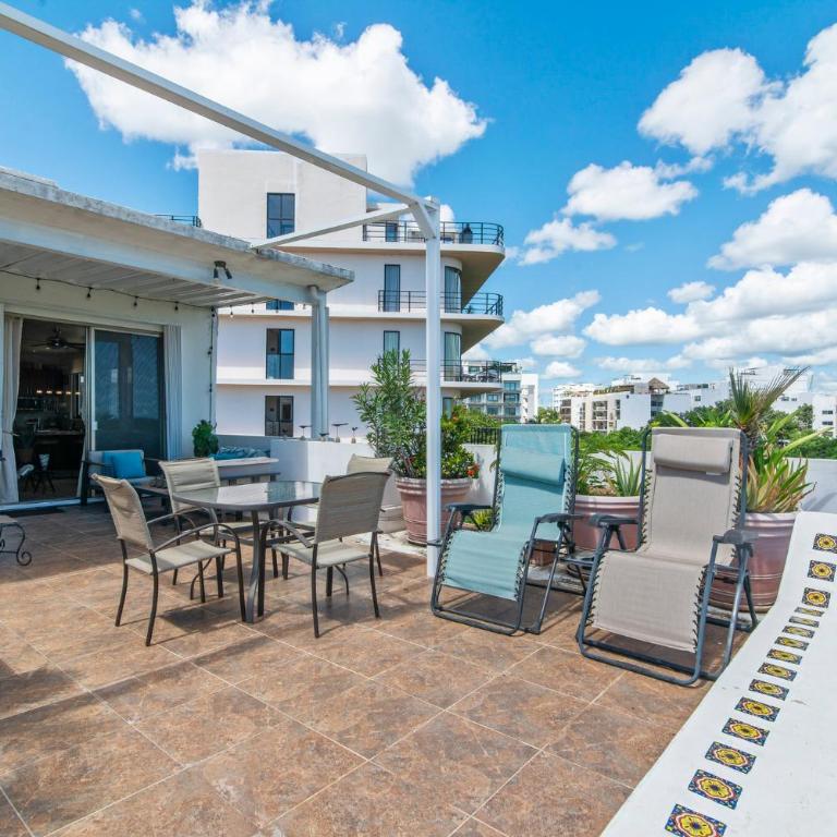 Rooftop Penthouse 150m to Beach & 280m to 5th Ave - Three-Bedroom Premium Apartment with Balcony - 13