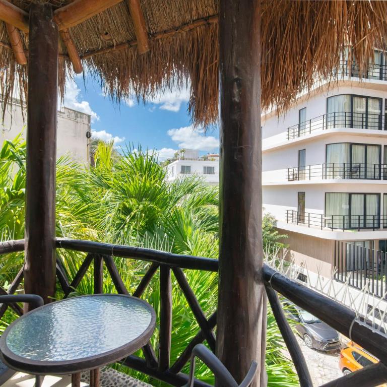 Rooftop Penthouse 150m to Beach & 280m to 5th Ave - Three-Bedroom Premium Apartment with Balcony - 20