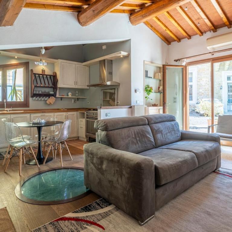 Small Villa with parking - One-Bedroom House - 1