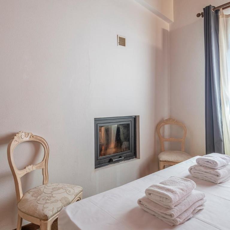 Small Villa with parking - One-Bedroom House - 11