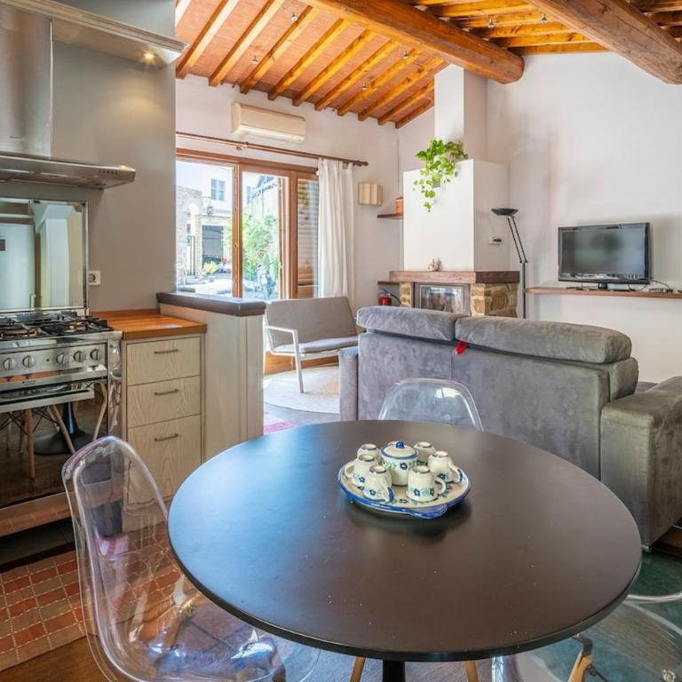 Small Villa with parking - One-Bedroom House - 17