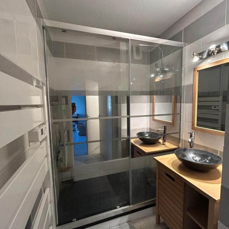 T2 cosy, calme et 2 Parking privé avec Piscine - Apartamento de 1 dormitorio - 7